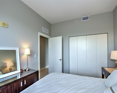 3000 Oasis Grand Boulevard - Photo Thumbnail 19