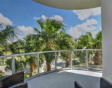 3000 Oasis Grand Boulevard - Photo Thumbnail 18
