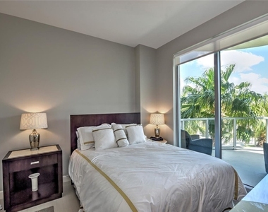 3000 Oasis Grand Boulevard - Photo Thumbnail 10