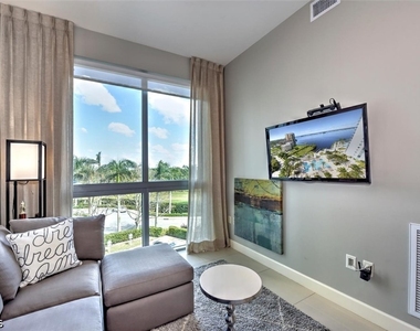 3000 Oasis Grand Boulevard - Photo Thumbnail 16