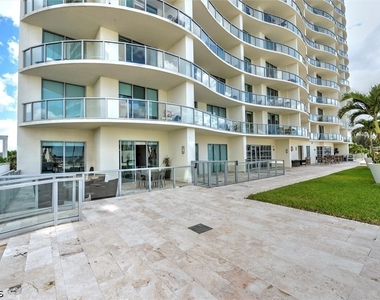 3000 Oasis Grand Boulevard - Photo Thumbnail 25