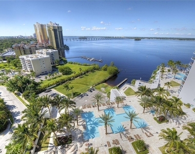 3000 Oasis Grand Boulevard - Photo Thumbnail 24