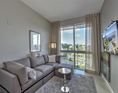 3000 Oasis Grand Boulevard - Photo Thumbnail 15