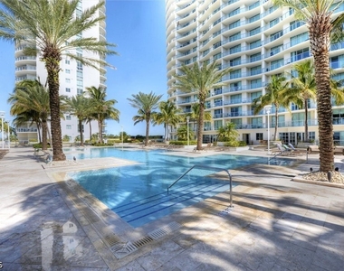 3000 Oasis Grand Boulevard - Photo Thumbnail 26