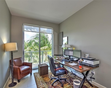 3000 Oasis Grand Boulevard - Photo Thumbnail 21