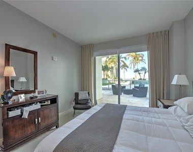 3000 Oasis Grand Boulevard - Photo Thumbnail 11