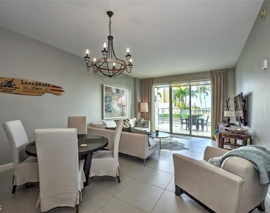 3000 Oasis Grand Boulevard - Photo Thumbnail 7