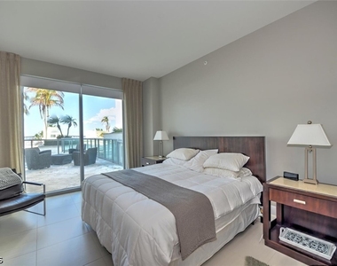 3000 Oasis Grand Boulevard - Photo Thumbnail 9