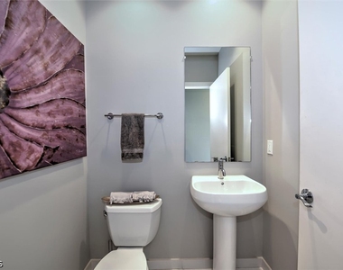3000 Oasis Grand Boulevard - Photo Thumbnail 17