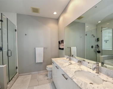 3000 Oasis Grand Boulevard - Photo Thumbnail 13