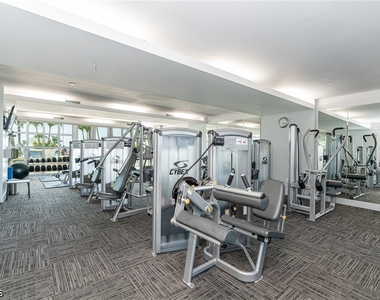 3000 Oasis Grand Boulevard - Photo Thumbnail 33