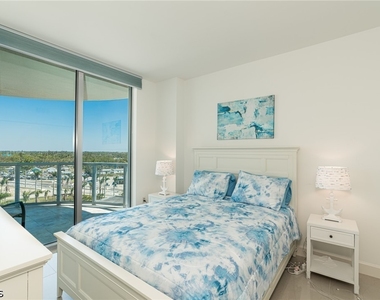 3000 Oasis Grand Boulevard - Photo Thumbnail 17