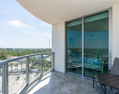 3000 Oasis Grand Boulevard - Photo Thumbnail 21