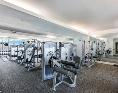 3000 Oasis Grand Boulevard - Photo Thumbnail 44