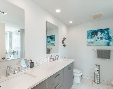 3000 Oasis Grand Boulevard - Photo Thumbnail 13