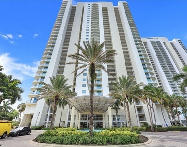 3000 Oasis Grand Boulevard - Photo Thumbnail 35