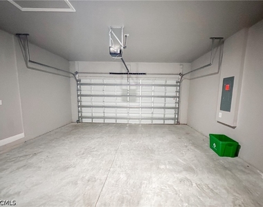 5028 W Tradewinds Circle - Photo Thumbnail 11