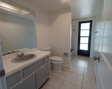 3305 Sw 7th Place - Photo Thumbnail 5