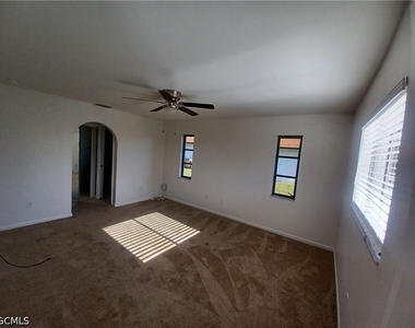 3305 Sw 7th Place - Photo Thumbnail 9