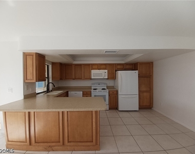 3305 Sw 7th Place - Photo Thumbnail 12