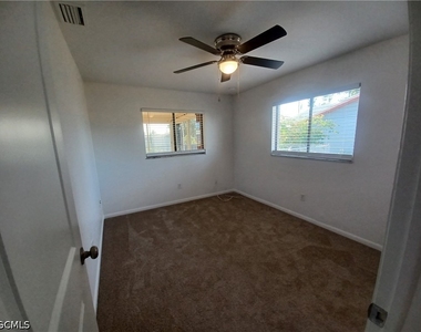 3305 Sw 7th Place - Photo Thumbnail 4