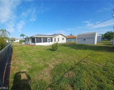 3305 Sw 7th Place - Photo Thumbnail 1