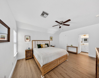 1318 Dennis Street - Photo Thumbnail 2