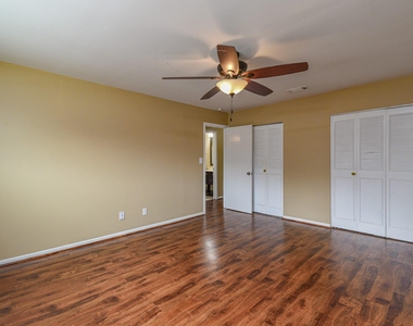 10502 Hammerly Boulevard - Photo Thumbnail 6