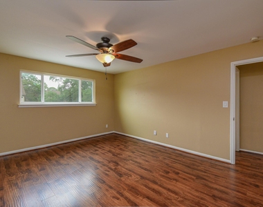 10502 Hammerly Boulevard - Photo Thumbnail 7