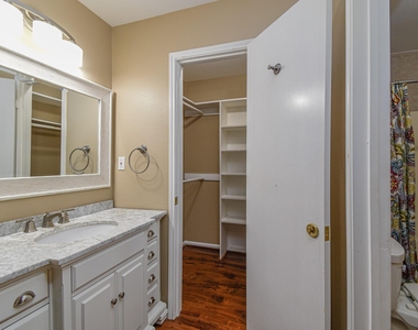 10502 Hammerly Boulevard - Photo Thumbnail 12
