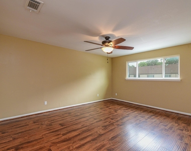 10502 Hammerly Boulevard - Photo Thumbnail 5