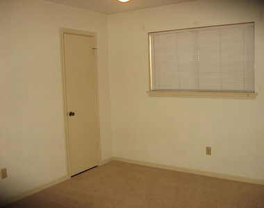 25407 Tuckahoe Lane - Photo Thumbnail 8