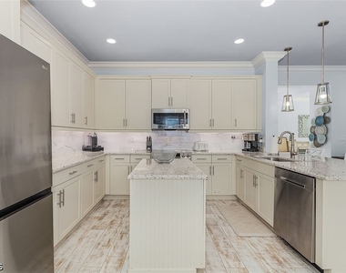 13528 Mandarin Circle - Photo Thumbnail 16