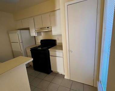 9000 Bissonnet Street - Photo Thumbnail 11