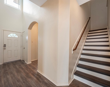 106 Crown Point Court - Photo Thumbnail 4