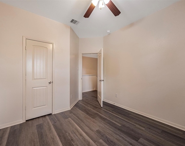 106 Crown Point Court - Photo Thumbnail 19