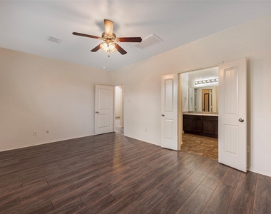 106 Crown Point Court - Photo Thumbnail 11