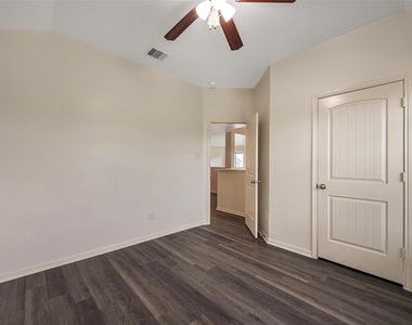 106 Crown Point Court - Photo Thumbnail 16
