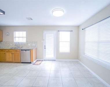 9611 Prairie Dog Run - Photo Thumbnail 3