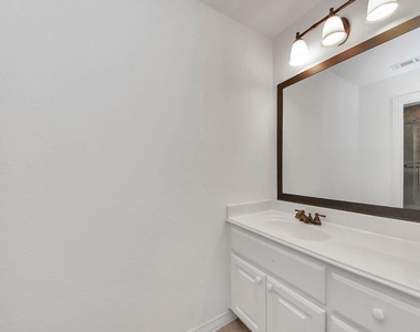 1807 Ravenel Lane - Photo Thumbnail 31