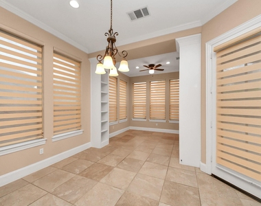 1807 Ravenel Lane - Photo Thumbnail 12