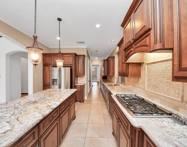 1807 Ravenel Lane - Photo Thumbnail 17