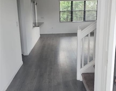 9015 Madrid Circle - Photo Thumbnail 3