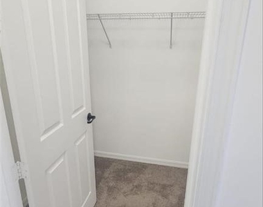 9015 Madrid Circle - Photo Thumbnail 12