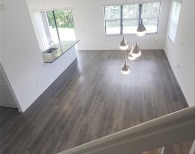 9015 Madrid Circle - Photo Thumbnail 11