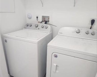 9015 Madrid Circle - Photo Thumbnail 8
