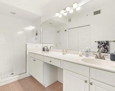1315 Henley Street - Photo Thumbnail 9