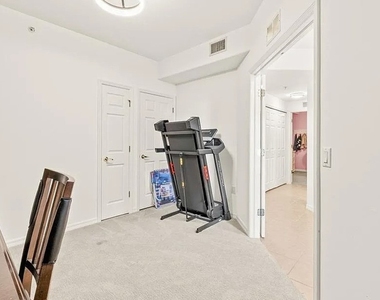 1315 Henley Street - Photo Thumbnail 8