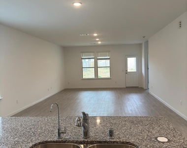 13579 Myrtle Gardens Boulevard - Photo Thumbnail 3