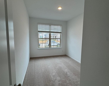 13579 Myrtle Gardens Boulevard - Photo Thumbnail 5